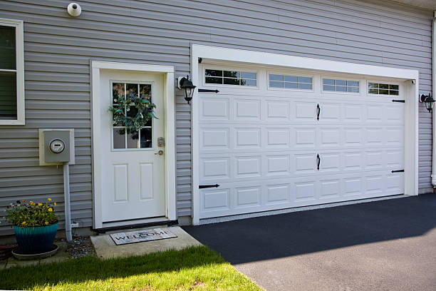 24/7 Emergency Garage Door Panel Replacement experts in Heyworth, IL